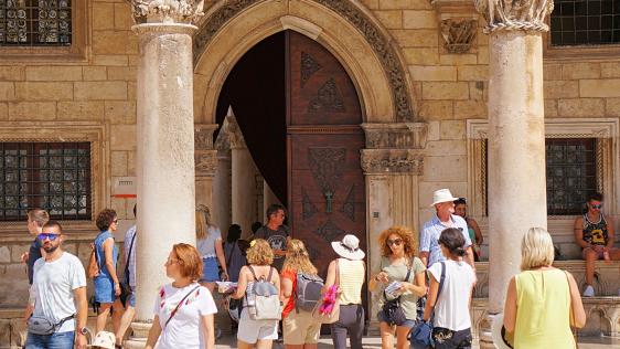 Dubrovnik arrival & foodie tour
